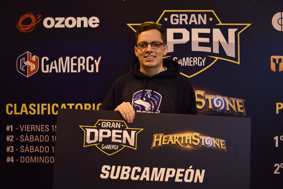 LVPesHS's tweet photo. Aunque @espumitoHS parecía que remontaba, finalmente @Arturo_Gonzip ha rematado una gran final del #GranOpen #GranOpenHS con un 3-1. ¡Felicidades a los dos, y a disfrutar del premio de @Gamergy!👏🏻 #Gamergy https://t.co/uV6FogZ8yE