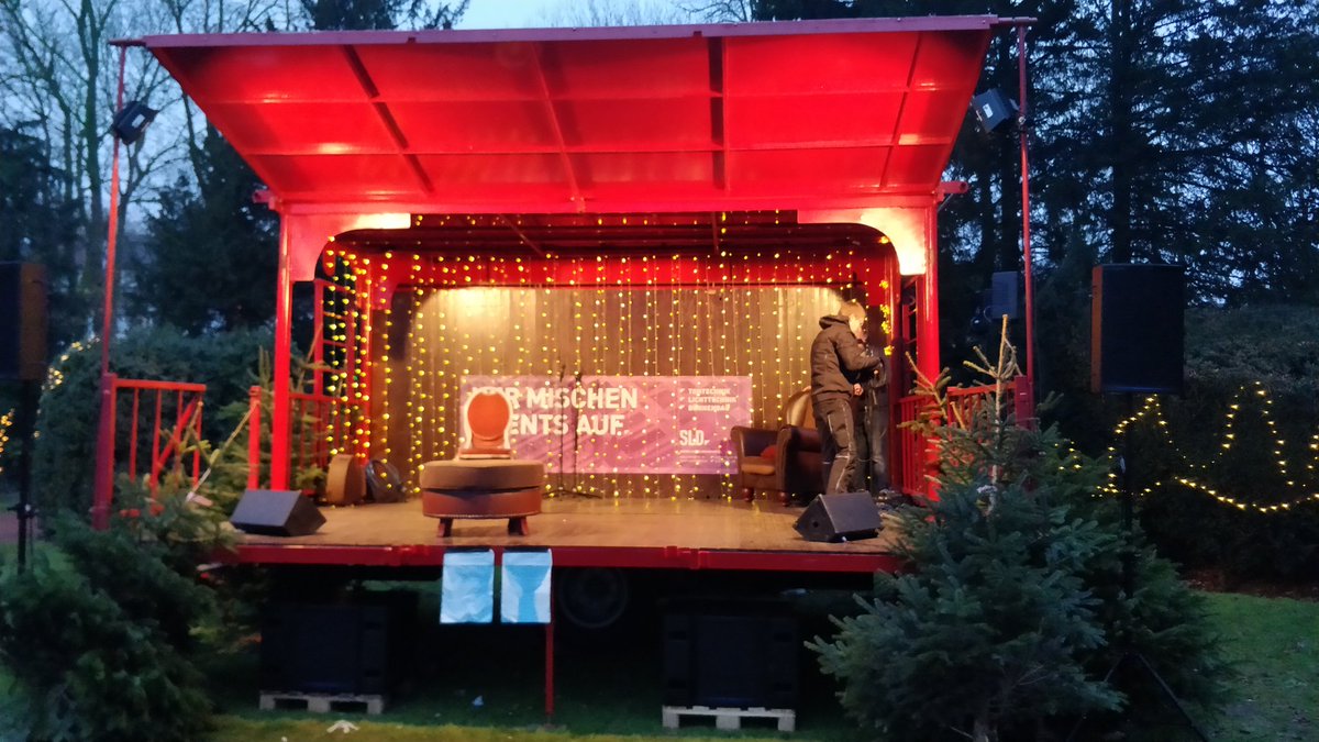 SundayMagicRom's tweet photo. Stage Magic. Christmas Magic. Wonderful #magic #Christmas #Stage https://t.co/cTLEwf6RDo