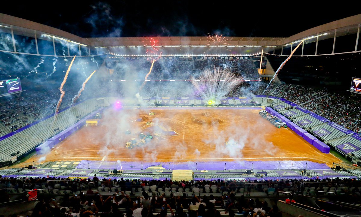 MeuTimao's tweet photo. A @A_Corinthians recebeu ontem o #MonsterJamBrasil! E como não poderia ser diferente, o estádio ficou completamente lotado. Que mais eventos além de jogos de futebol possam ser realizados na nossa casa!

📸 Rodrigo Coca/Ag. Corinthians https://t.co/2RbRsPwR8j