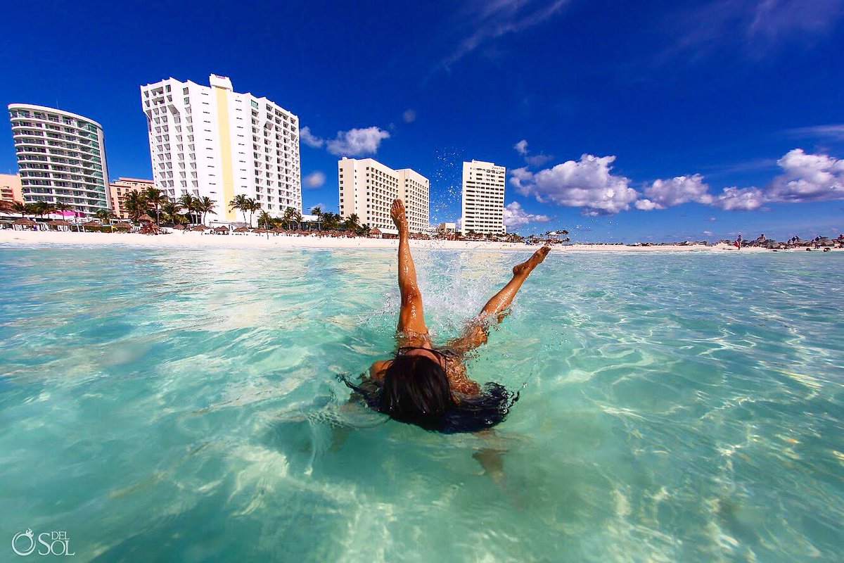 soltamargo's tweet photo. The joy of being in the gorgeous @HyattZivaCancun exploring to bring our couples @delsolphoto with this ocean!! #cancun I love you! Gracias #hyattziva for the hospitality #dondeandasol #Sunday fun day https://t.co/3bf1XorHgr