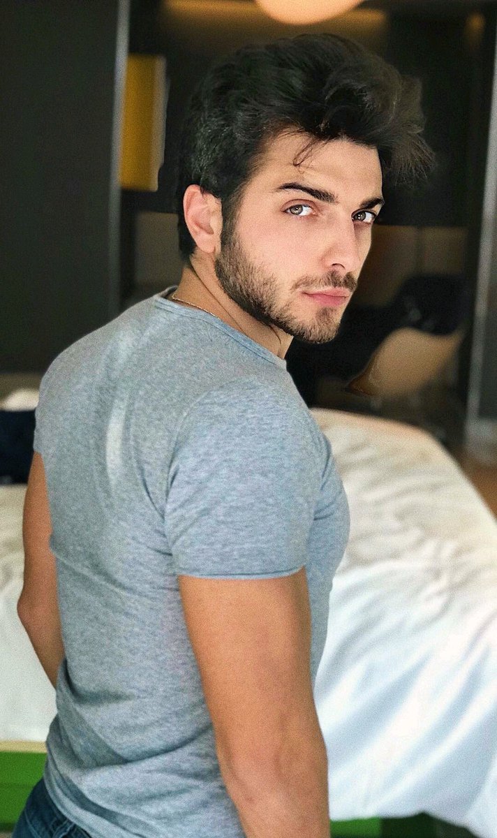 CharFlorida's tweet photo. As if your eyes are speaking
and filled with mystery
#GreatPose #Electric
#YouLookBeautiful
✨✨💛💫😍💫💛✨✨
@GianGinoble ⚡️ https://t.co/uUaHGFcMBE