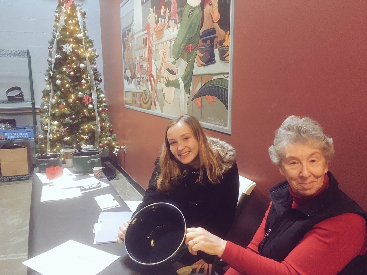 recyclepotspans's tweet photo. Lily and Anne here today at @1400FoodLab collecting pots and pans and celebrating the holidays together. https://t.co/6GXW9V8wEH