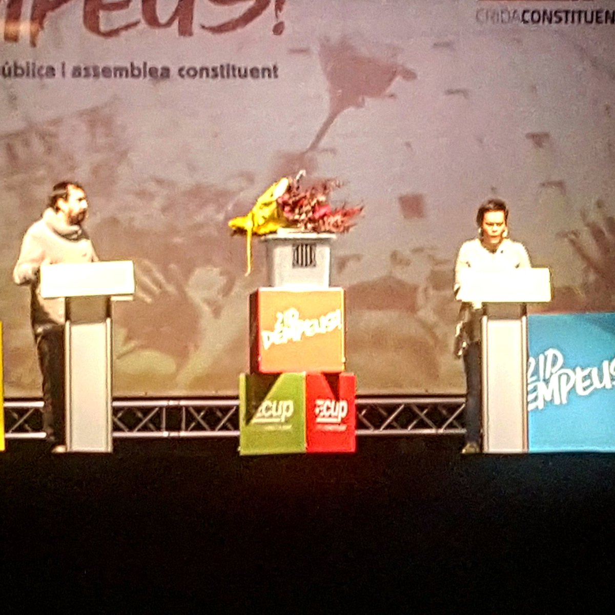 catalacule73's tweet photo. Mai ni ningú ni res ens aturarà @cupnacional @CUPGirona @danicornella @Nataliadipp @AlbanoDante76 @HiginiaRoig @LaiaPelachSaget , Benet Salellas
#Dempeus #DempeusGirona #CUP2017 https://t.co/f7JeuE4W0H