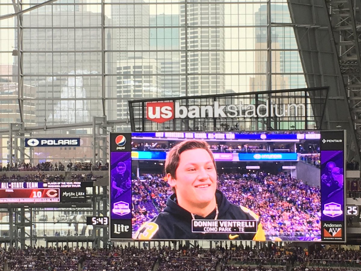 ComoPark_HS's tweet photo. Our own Donnie Ventrelli, MSHSL All-State Team- honored on the big stage! #cougarpride #Skol https://t.co/socRJYqzPL
