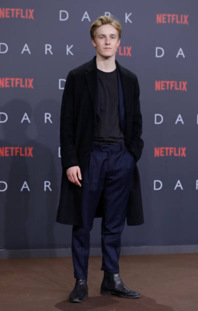 _LouisHofmann's tweet image. D A R K  watch on Netflix now.