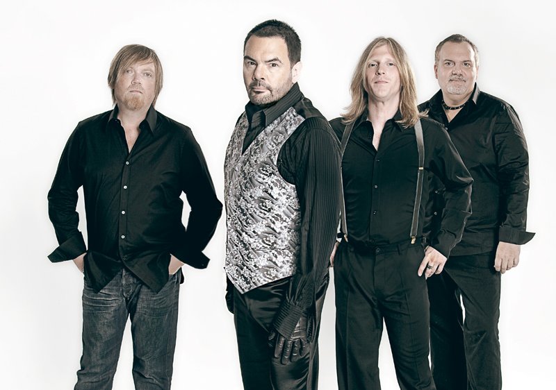 Kamēr <a href="/Dinamo_Riga/">Dinamo Riga</a> ir devies izbraukumā, <a href="/ArenaRiga/">Arēna</a> notiek citi pasākumi bērniem un pieaugušajiem. 26.12. <a href="/Ziemassvetki/">Ziemassvētki</a> eglīte ar Makavas <a href="/Cirks/">Cirks</a> , bet 29.12. uzstāsies 🇩🇪 sintpopa mūžam enerģiskie romantiķi #Alphaville
#ArenaRiga pasākumu kalendārs ➡️ arenariga.com/#events