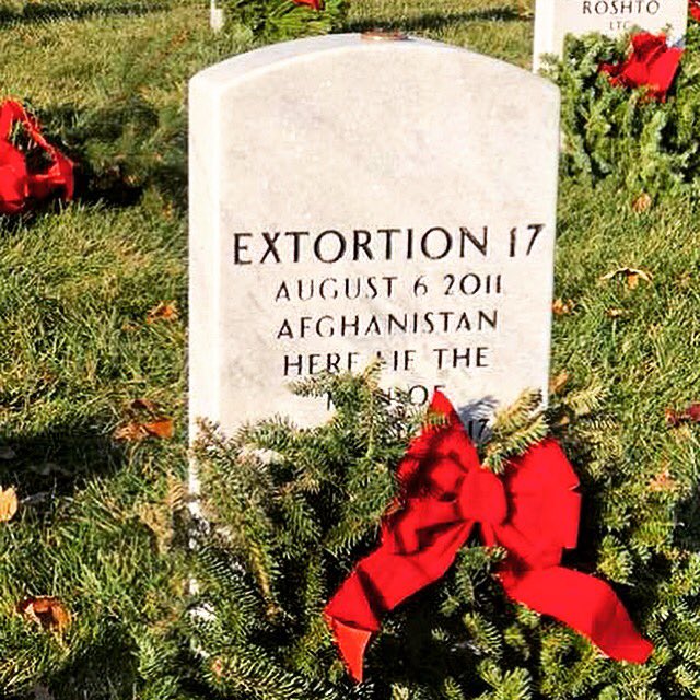 op_hawkeye's tweet photo. A Gold Star sister remembers ~ #OphawkeyeRemembers #WreathsAcrossAmerica #TeamBear #Extortion17 #JonTumilson 🇺🇸

📷 Joy Tumilson McMeekan ⭐️ https://t.co/0IHFZUEa1E