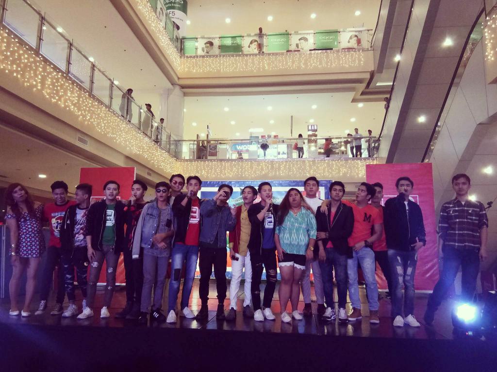 DBoyzBand's tweet photo. BOYGROUP INVASION 😍😱🎤
@RobinsonsPlaceMalolos
-
#DBoyz
#LaChurva
#LeaHeart
#DentalFirst
#JosephineFuggay
#SirDuncan427Spa https://t.co/jX6lmYkEVi