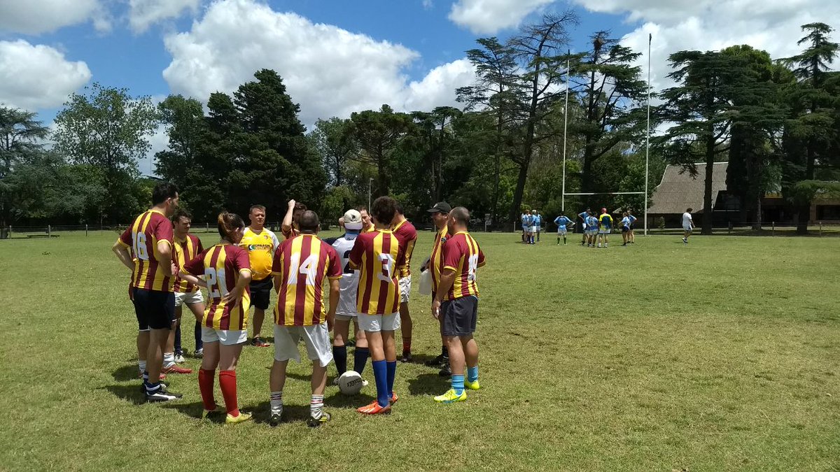 oreillysanti's tweet photo. @Metro951 San Isidro Gaelico! Jugamos fútbol irlandes!! Busquen gaelic football en Google. Somos pocos en Argentina, pero nos la bamcamos. https://t.co/GcqiYyvaBZ