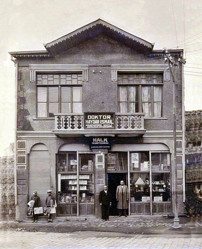 kayseri 1928 1930 bir fotograf iki hikaye 86 yildir acik olan halk kirtasiye ve kirim turklerinin lideri ismail gaspra house styles architecture urban planning