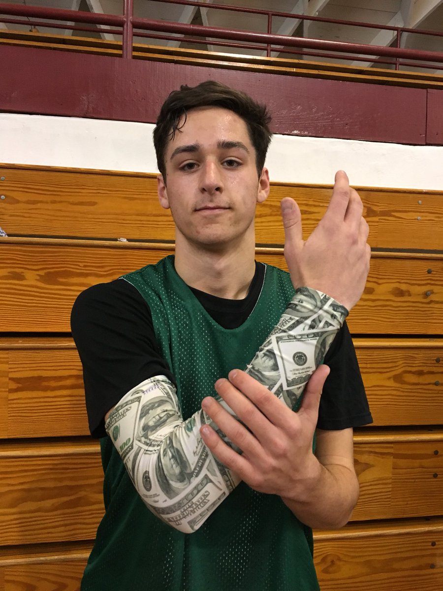bro_beans101's tweet photo. The M M M pull out the nail biter. 46-45 MVP @brucker__13 with 2 CLUTCH free throws https://t.co/eIa83Fl7Eo