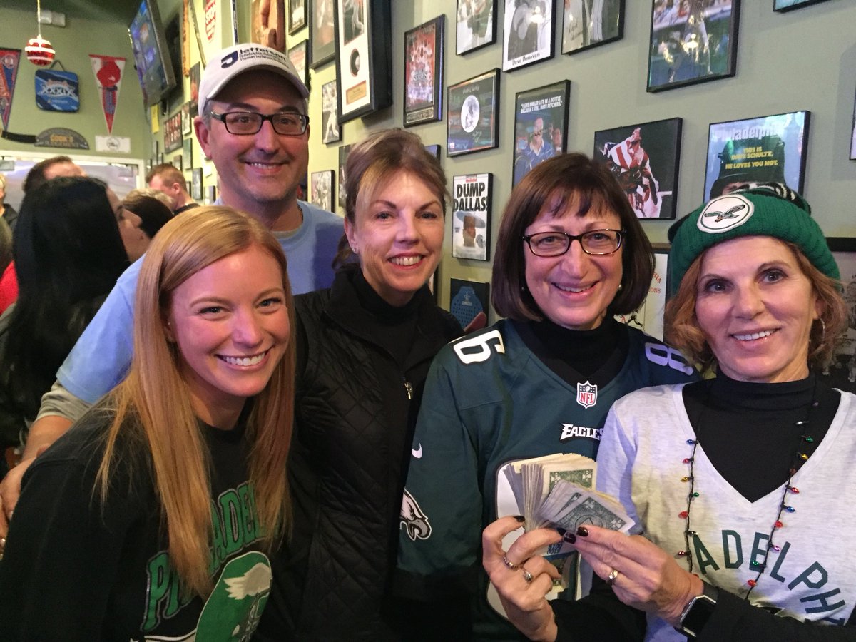 elizabeth__dale's tweet photo. Over 100 Jeffersonian families cheering Eagles @Eaglenewssocial &amp; raising funds  for Jefferson @eaglesautismchallenge.@BSquilla @DrRoeRoe @TJUHospital @JeffersonUniv #jeffresearch. Team captain Eagles Autism Challenge CEO Steve Klasko. @sklasko https://t.co/3m1o83ps9s