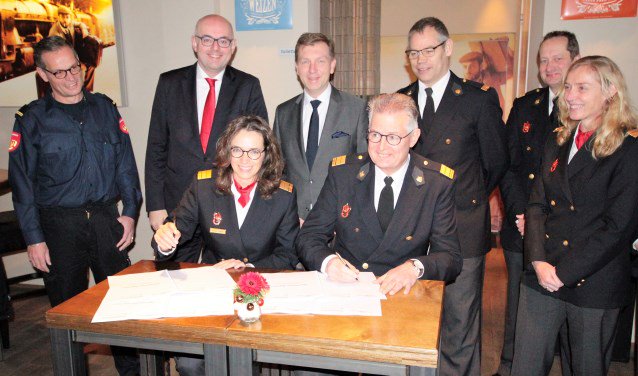 HK_Krimpenerwrd's tweet photo. 'Maakt inwoners niet uit wie komt blussen'  - https://t.co/KNVcu3prWY https://t.co/8Iyc49iSsK