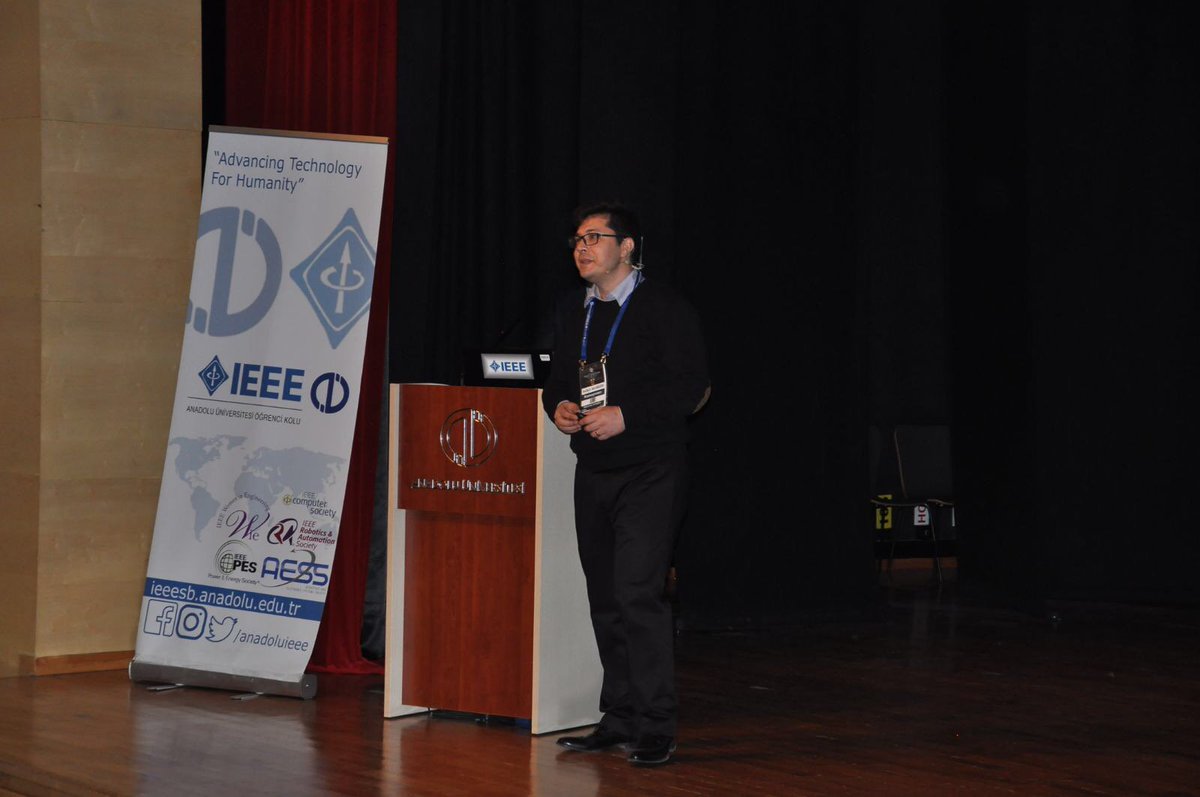 Yard. Doç. Dr Halil GAMSIZKAN hocamız CERN laboratuvarı ve Türkiye sunumu ile sahnede. 

#ieee #bilimanadoluda  @anadoluieee   #halilgamsizkan