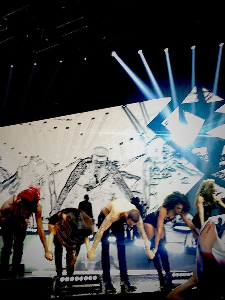 maevainfinity's tweet photo. Juste MERCI à tout le #mywaycrew vous êtes tous extraordinaire avec chacun votre talents vous nous avez fait voyager tout au long de cette tournée 😍 Merci @MPokora de nous avoir emmener dans une tournée magique , deux ans ... mais on seras toujours là 🙏🏻 MERCI MILLE FOIS 🙏🏻 https://t.co/VkcjPlfZvX