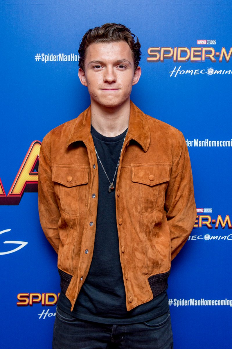 tomhollandbr's tweet photo. 35 novas fotos do Tom Holland no screening de 'Homem-Aranha: De Volta ao Lar', no dia 26 de junho, em Nova York: https://t.co/XONDxZbAor https://t.co/6T1UIB7Izo