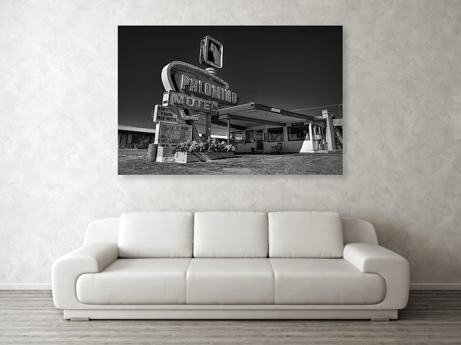 On our last #roadtrip down #HistoricRoute66, we stopped in #Tucumcari #NewMexico to check out the #historicmotels and #vintagesignage. pixels.com/products/tucum… #Americana #Route66 #TucumcariNM #PalaminoMotel #blackandwhitephotography #blackandwhite #interiordecor #LanceVaughn #NM