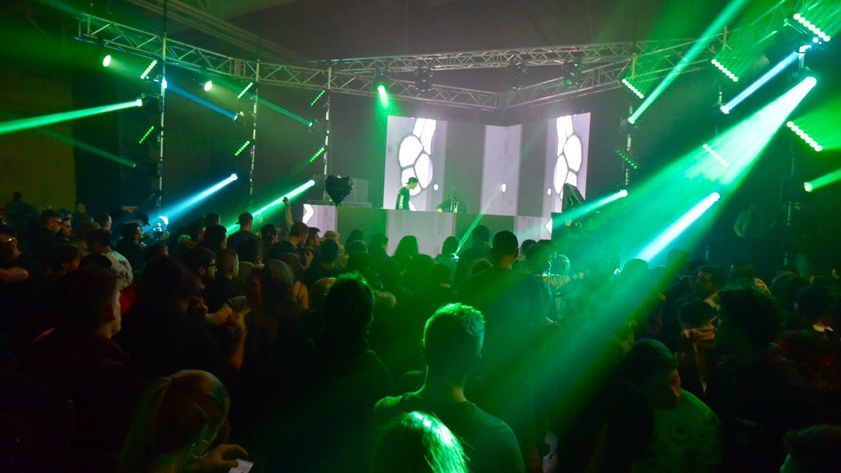 Montpellier3m's tweet photo. I ❤ Techno
La soirée #Techno de l'année c'était hier au parc des expositions de @montpellier_ Retour en images sur l'édition #ILT2017 ! https://t.co/EtVBBWzF1p