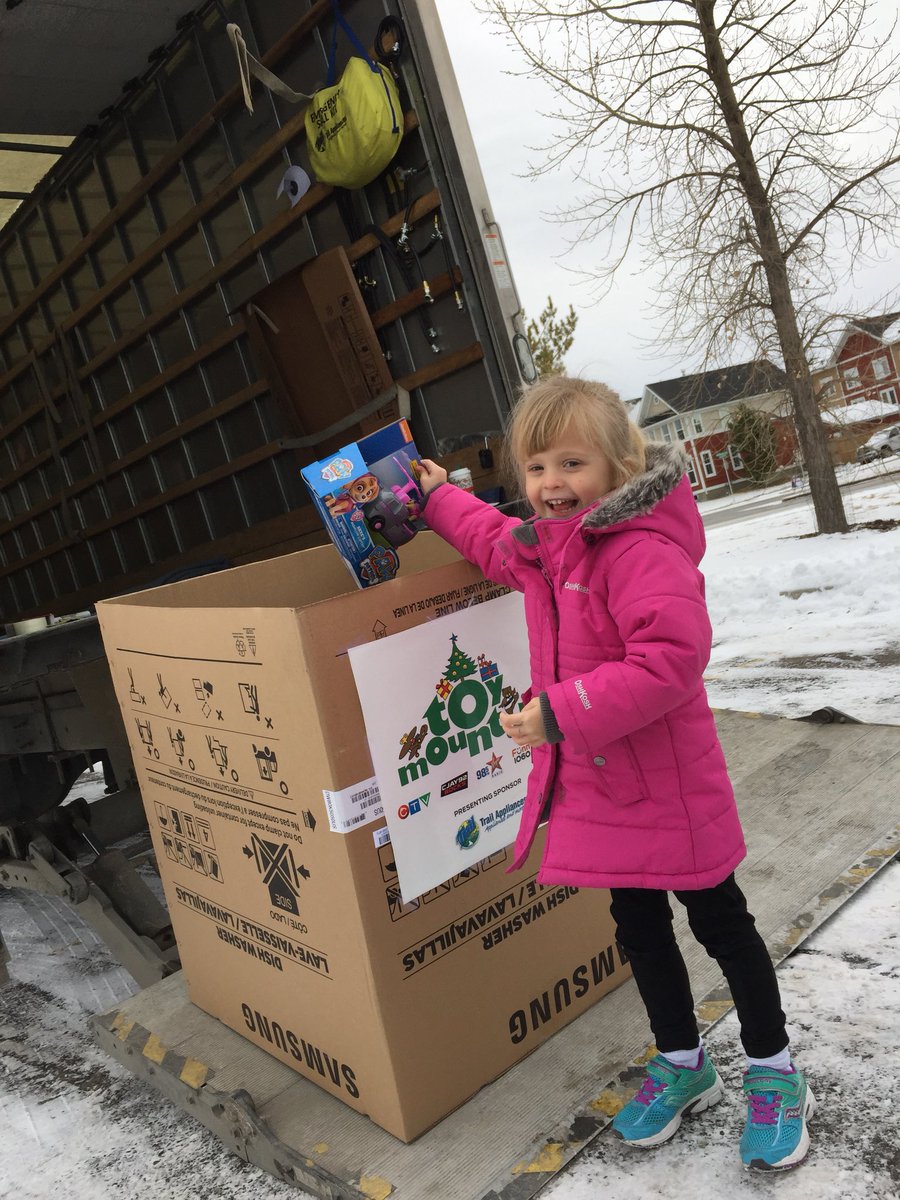 Trail_ABSK's tweet photo. We are collecting toys in #auburnbay for @End_Abuse @CTVCalgary #toymountain2017 We are at the lake house until 2:30 today! #trailappliances #yyc #traildropzone #givingback https://t.co/HjdVS6K4vY