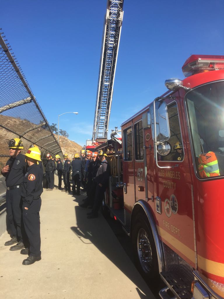 THUTO's tweet photo. AnnelizeBester RT MalibuSAR: Team members and personnel from LHSLASD join LACo_FD and members of the public in honoring fallen CAL_FIRE engineer #CoryIverson tragically killed fighting the #ThomasFire #LODD #CAfire CALFIRESANDIEGO CDF_firefighter #toosoo… https://t.co/VA56ngalDm