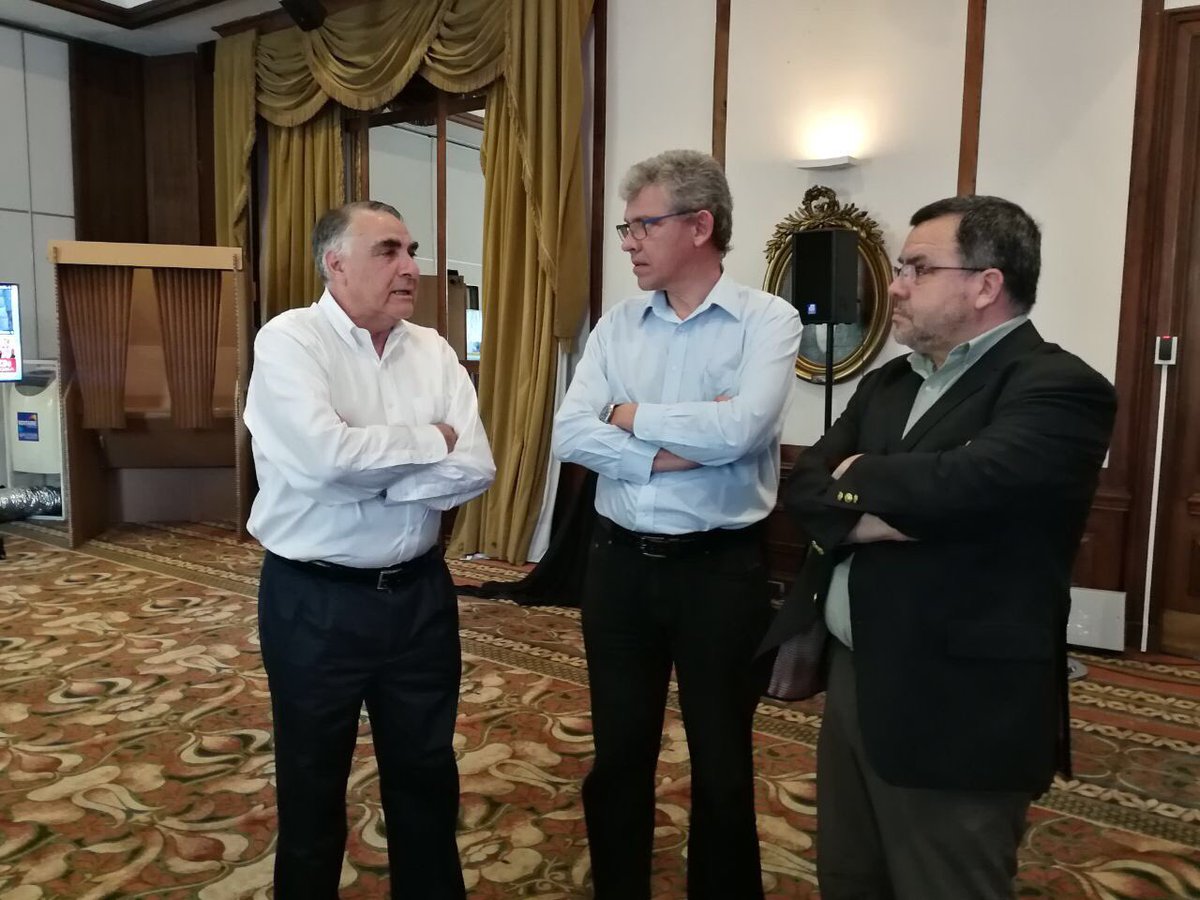 Junto al Subsec. Riveros analizando la exitosa jornada de implementación #VotoExterior <a href="/Minrel_Chile/">Cancillería Chile 🇨🇱</a>