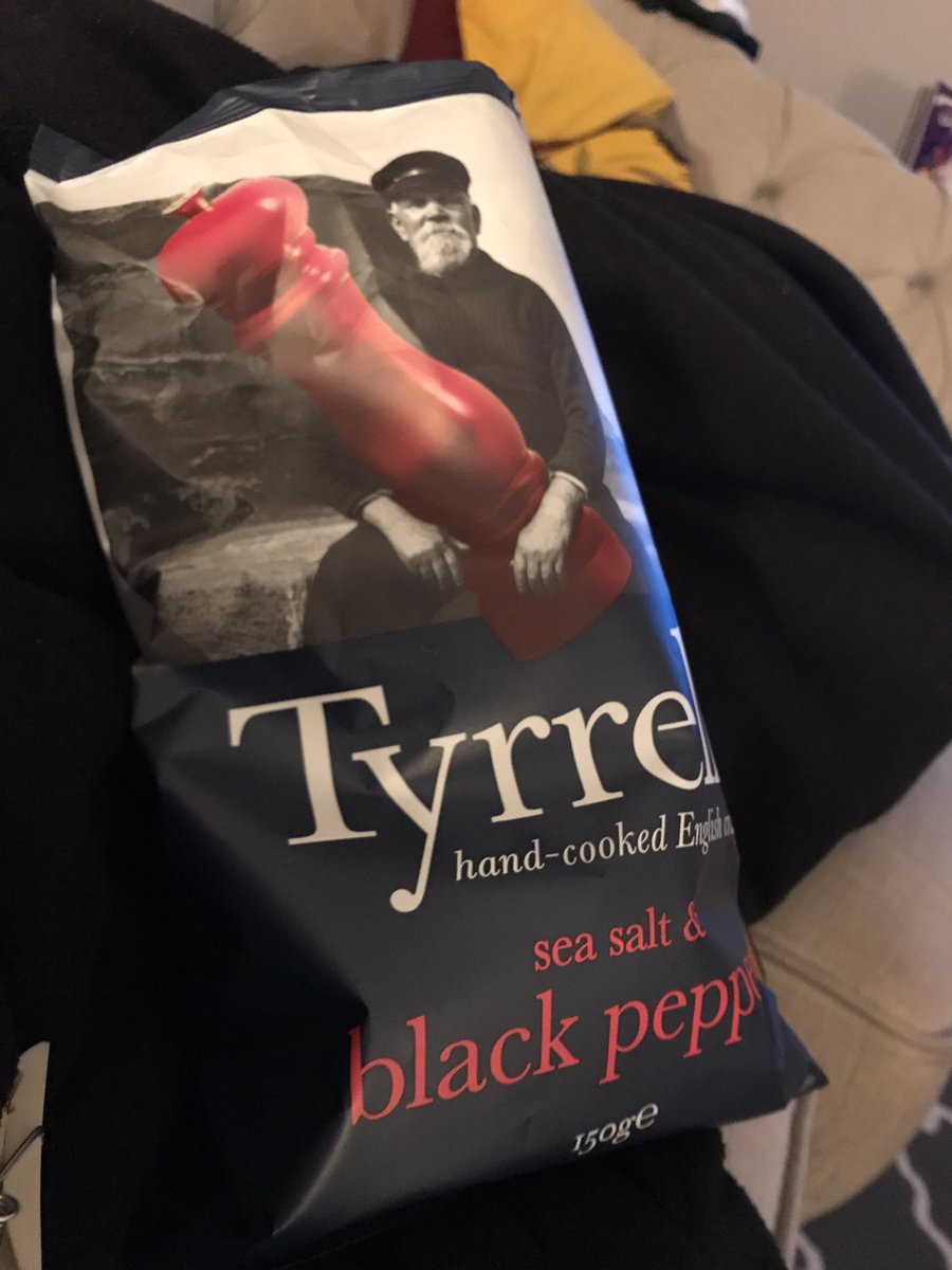 Clobo_M's tweet photo. @Tyrrells second pack of sea salt and black pepper with NO PEPPER!! 😭🤦🏽‍♀️ please make this right they are my fave!!!! https://t.co/1V4nXFNeug