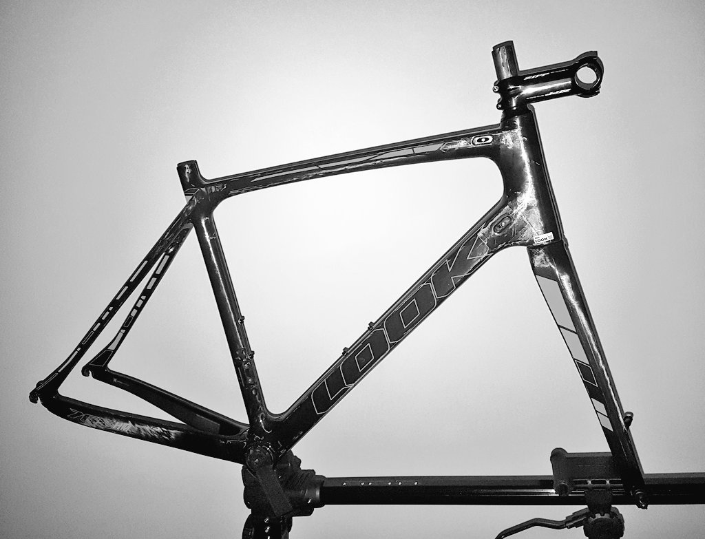 MobiVeloNews's tweet photo. Here's another build we have going on right now, just waiting for some Di2 goodies to finish up this Look 765 frame  :) https://t.co/4Pg7pbeSM7