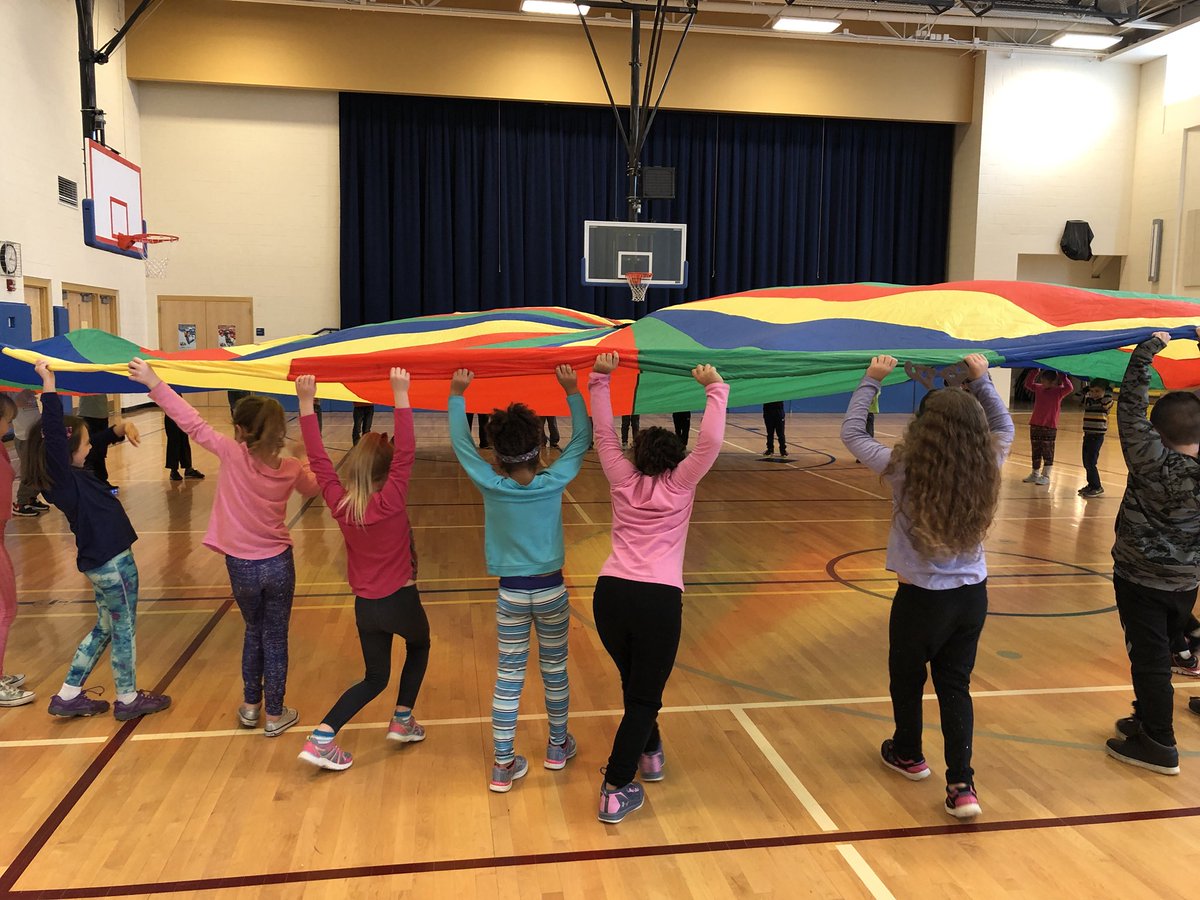 GCPhysEd's tweet photo. Besides the parachute just being plain fun, @GCPhysEd k-2 students were learning how to cooperate, refining their perceptual skills and working on social interaction. #bscsd https://t.co/zrJyfUClQp