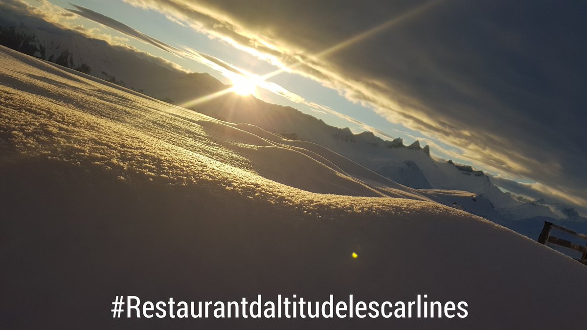 LambertNiko1's tweet photo. La magie d un lever de soleil en altitude 😜😜
#RESTAURANTDALTITUDELESCARLINES https://t.co/wTEj1GDyTx