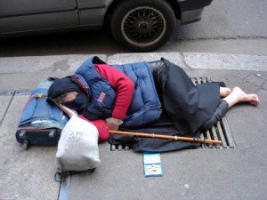 jrsiguem_'s tweet image. Une émission #France2 pour voir la château du président.… les journées du patrimoine ? Mr @EmmanuelMacron , cette année encore près 150000 de nos pères, mères et enfants dormiront dans la rue pendant les fêtes de fin d'année. Un pays "civilisé" doit accepter ça? #BFMTV #CNews