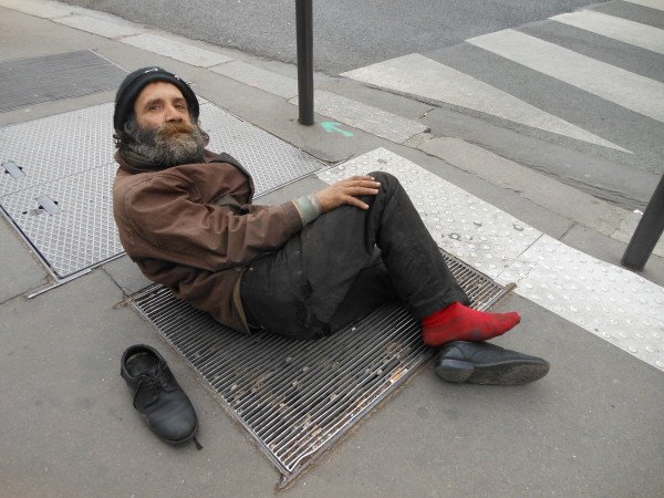 jrsiguem_'s tweet image. Une émission #France2 pour voir la château du président.… les journées du patrimoine ? Mr @EmmanuelMacron , cette année encore près 150000 de nos pères, mères et enfants dormiront dans la rue pendant les fêtes de fin d'année. Un pays "civilisé" doit accepter ça? #BFMTV #CNews