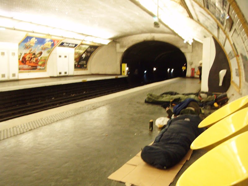 jrsiguem_'s tweet image. Une émission #France2 pour voir la château du président.… les journées du patrimoine ? Mr @EmmanuelMacron , cette année encore près 150000 de nos pères, mères et enfants dormiront dans la rue pendant les fêtes de fin d'année. Un pays "civilisé" doit accepter ça? #BFMTV #CNews