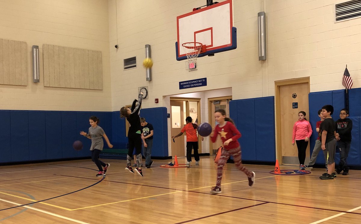 GCPhysEd's tweet photo. @GCPhysEd grades 3-5 have been practicing dribbling and shooting for past 2 https://t.co/H7JtpDXWdM unit coming to an end. We did our best and had fun! #bscsd #gordoncreekelem https://t.co/KbEUZdLZxE