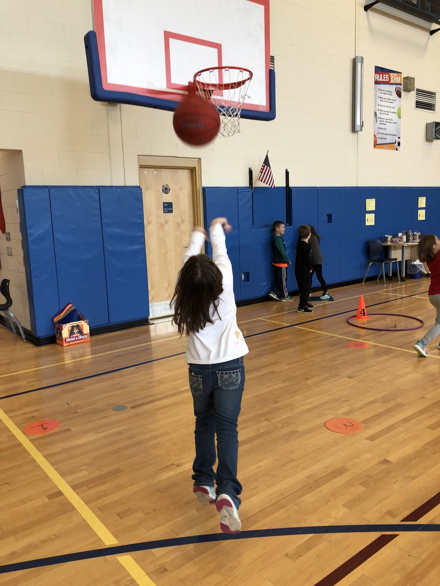 GCPhysEd's tweet photo. @GCPhysEd grades 3-5 have been practicing dribbling and shooting for past 2 https://t.co/H7JtpDXWdM unit coming to an end. We did our best and had fun! #bscsd #gordoncreekelem https://t.co/KbEUZdLZxE