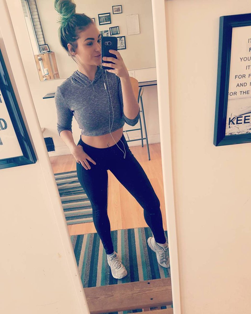 5 TIPS TO STAY ON TRACK DURING THE HOLIDAYS melissaashley.fitness/2017/12/17/5-t…