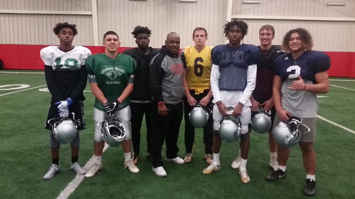 BlueGreyFB's tweet photo. Here's a closer look at the defensive backs of the West after today's practice for the #BlueGreyFootball All-American Bowl at Dallas Cowboys' AT&amp;T Stadium. https://t.co/a5lCg3rmsT