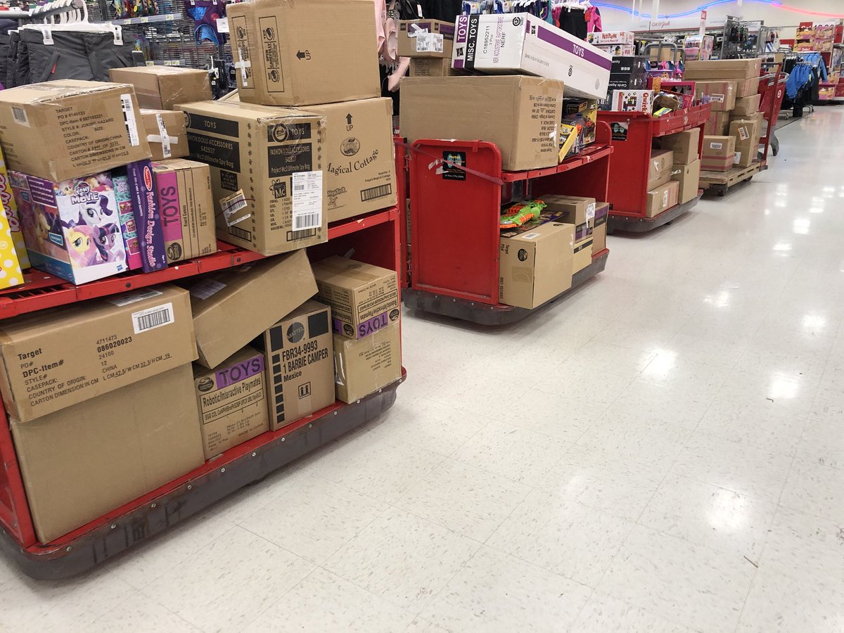 Another night full of POG fills and manuals to ensure our guests get their gifts under the tree!! 🎁🎄✨ #T1789 #ElvesAtWork #DreamTeam #InTheStoreOnTheFloor #SellItAll