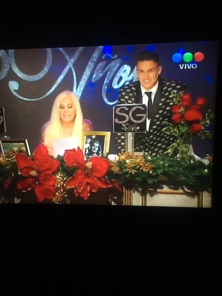 Mane_ine's tweet photo. Tan lindo mi amigo @DaniRomerookk hermoso @Su_Gimenez @rodolfofast bellosss 👏👏🥂🌹🌹🌹🥂 https://t.co/tD8q4pZMxJ