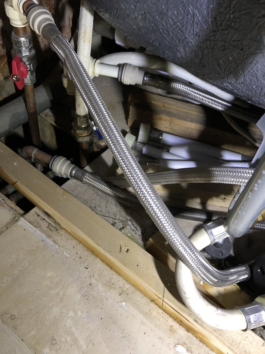 AlvinCarp72's tweet image. RT  When will people stop ill fitting pumps under baths! Third one this weekend I’ve had be leaking... #pumps #underbaths #illfitting #leaks #plumbing