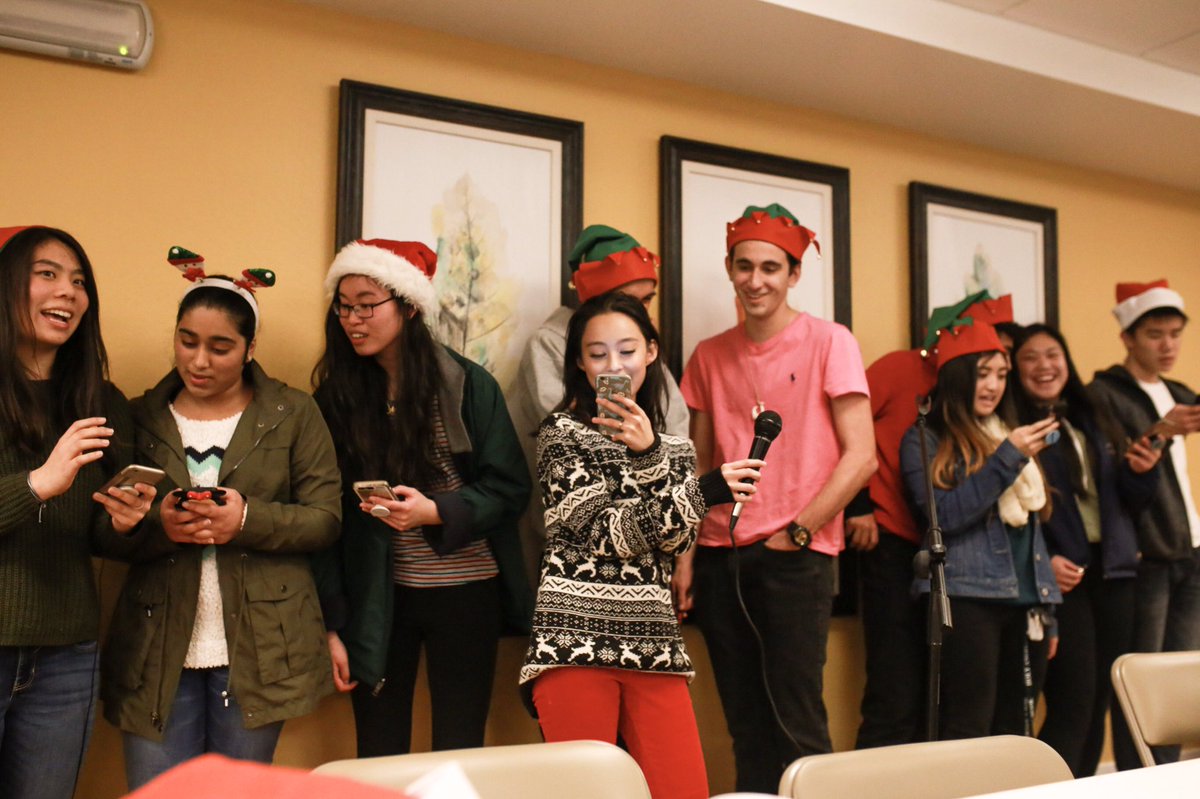 echsSIA's tweet photo. Give love this holiday season! We had so much fun caroling and making snowflakes! Let's spread the Christmas cheer❤️ @JeffersonAwards @BayAreaJAF https://t.co/gcAGpCKEat