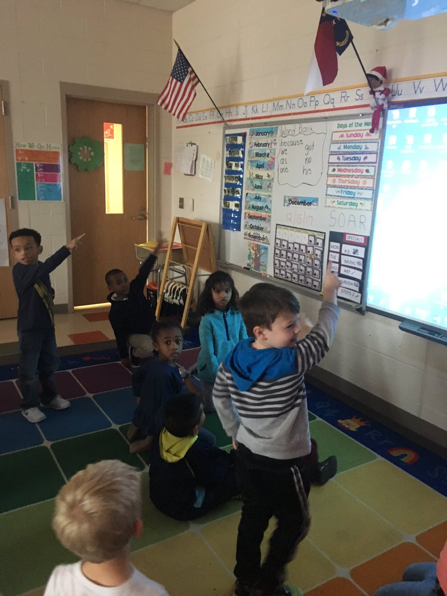 TraceyLipkins's tweet photo. @Kelsey_jetself Kindness elf came to watch for kindergarten students being kind! She caught one student helping a friend to take out the trash cans at the end of the day! https://t.co/IkaoptZbHN