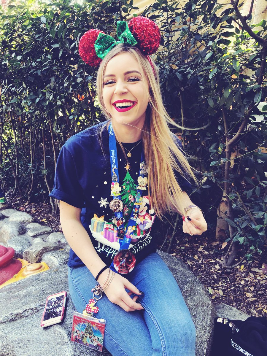 punkielou's tweet photo. All smiles at Disneyland ❤️ https://t.co/2uKMgLNyEf