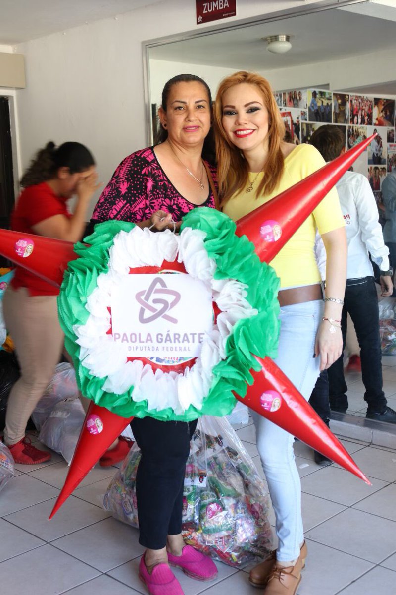 PaolaGarateV's tweet photo. Encantada de ser parte de la alegría de los hogares de grandes amigos y amigas, con mucho cariño entregamos dulces y piñatas para la celebración de las tradicionales posadas de vecinos y vecinas culiacanenses. 

¡Felices fiestas! 🎄🎁🎉  #JuntosSíPodemos #ParaGanar #CAP https://t.co/9XWWXu8ZWg