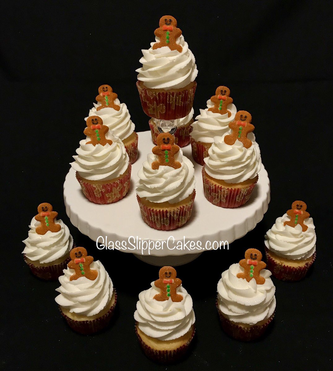 SlipperCakes's tweet photo. 12 Days Of Cupcakes! Day 4
@TheCupcakeBlog @CakeDecMag @CakesDecor @WiltonCakes #gingerbreadman #CupCakes #cupca https://t.co/vDfbxRrcfQ