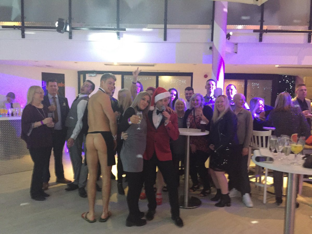 blackpool_beach's tweet photo. Merry Xmas and a Happy New Year from all the team @blackpool_beach . @traceybish @AndyFr4ncis  @SDEBDD @westlancs_pi https://t.co/TGY1uN2MPq