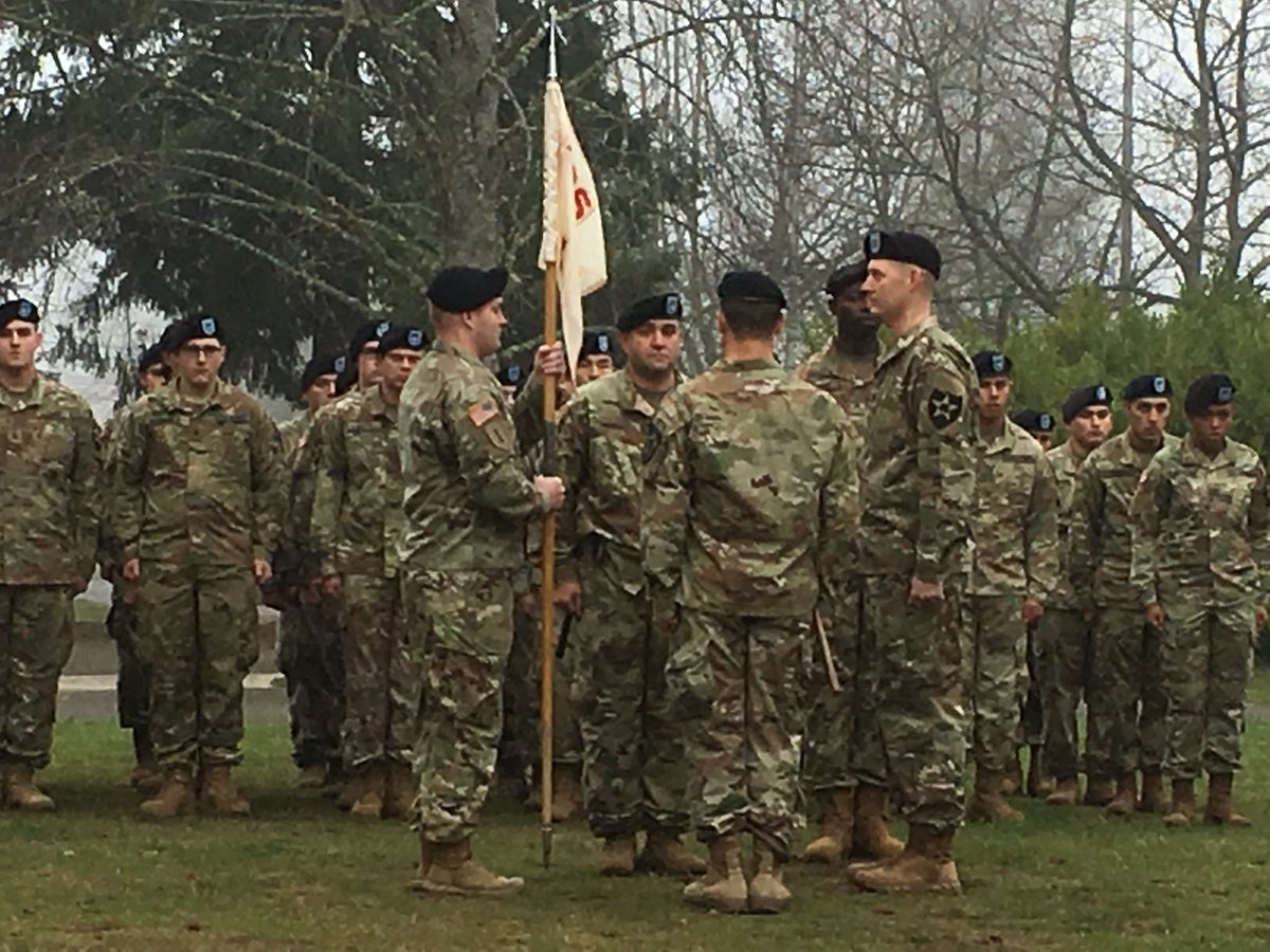 1_23IN_XO's tweet photo. Honored to serve with such fantastic leaders! Iroquois 6 changing command this week. #Tomahawks! https://t.co/pAuJzK3xaa