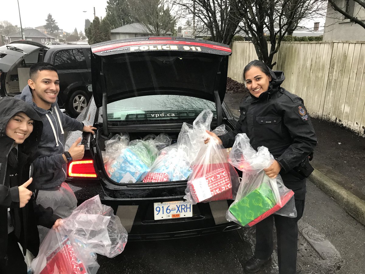 SgtTerryParmar's tweet photo. Its been six years since we started #projectmesh annual toy drive. During this time we have been lucky enough to handout over 400 gifts to some deserving kids! We started with 1 school with an idea to help and now we are serving 6. #thanku @VanPoliceFnd @VPDCadets @VPDYouth https://t.co/uKJS1fomKN
