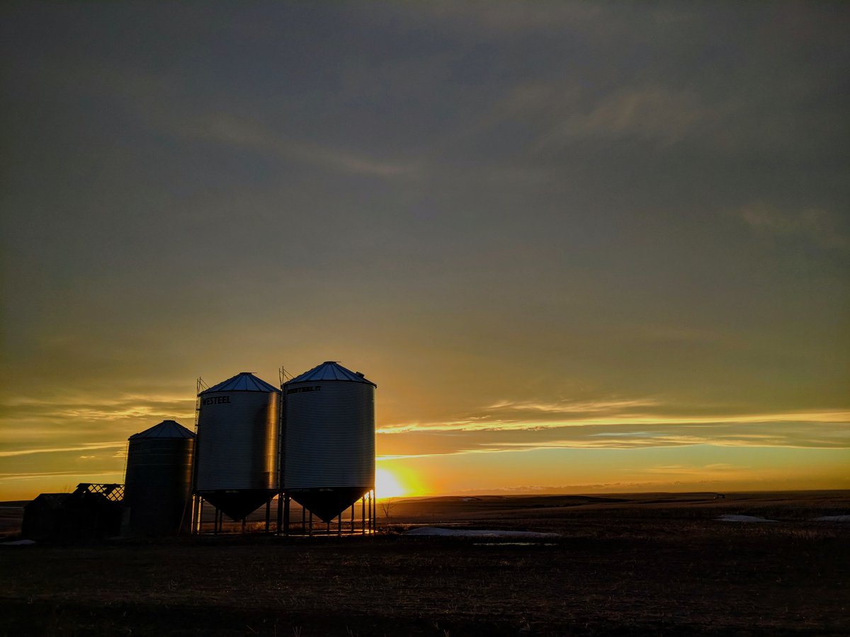 ramseykunkel's tweet photo. Beautiful sunset, near Rockyford https://t.co/S40j2NW9v2