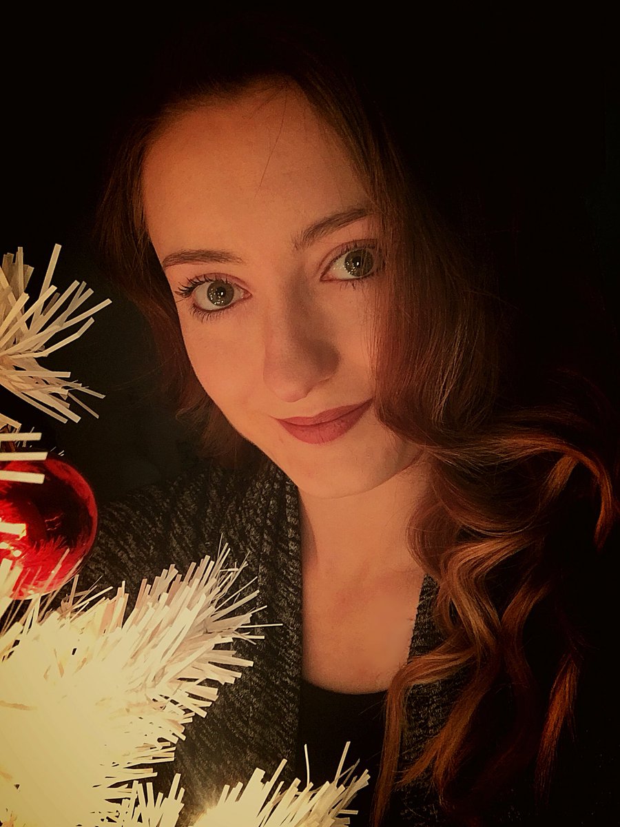 teenspieler's tweet photo. There’s nothing like putting up #Christmas #decorations up a #week before #Christmas #lol https://t.co/OhXSvqb8kl