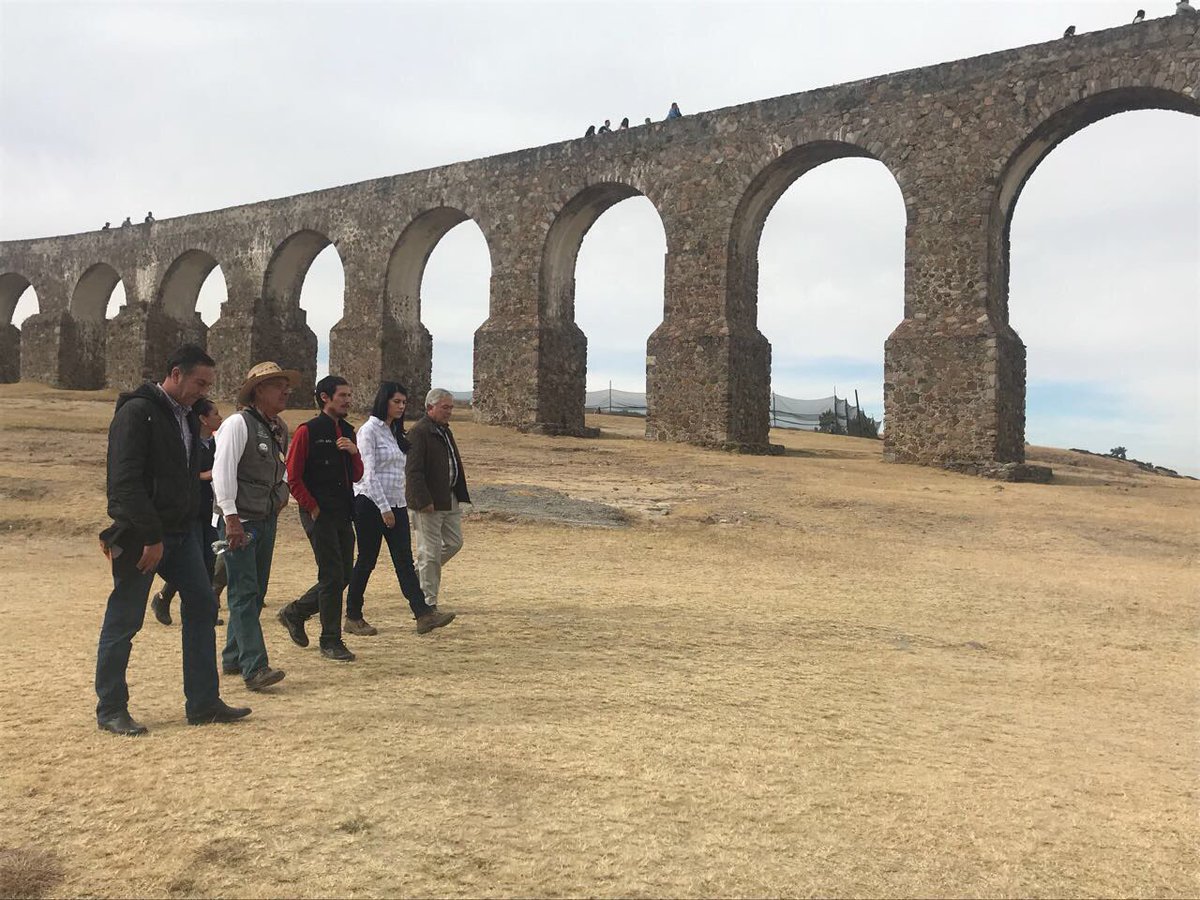 loremarinm's tweet photo. Recorrí con el presidente municipal de #Tepotzotlán, Ángel Zuppa Núñez, los Arcos del Sitio, atractivo turístico que desde el gobierno de @alfredodelmazo seguiremos apoyando para su promoción turística. https://t.co/QJBW7Numhg